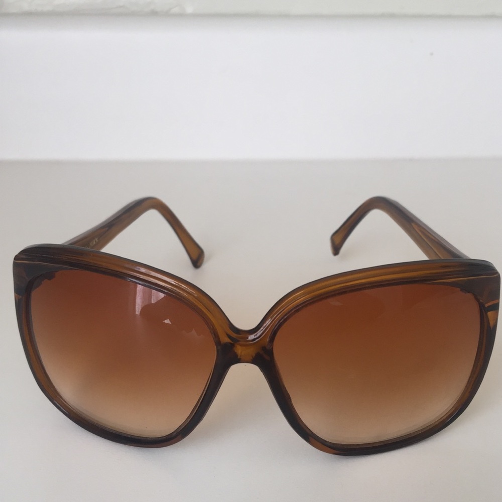 Sexy, large frame vintage sunglasses!